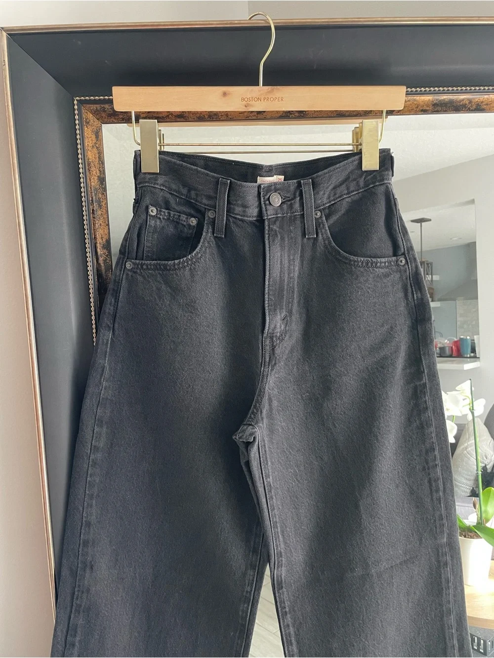Levi’s Cinch Baggy High-Waist Black Jeans - Picture 3 of 6